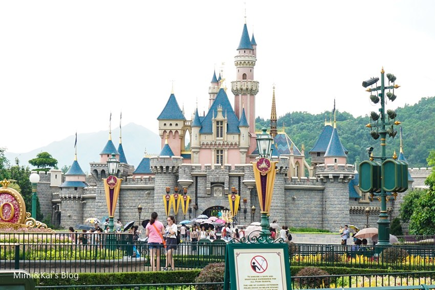 【香港景點】必玩！香港迪士尼樂園：便宜門票票券／交通分享，必看迪士尼魔法書房。