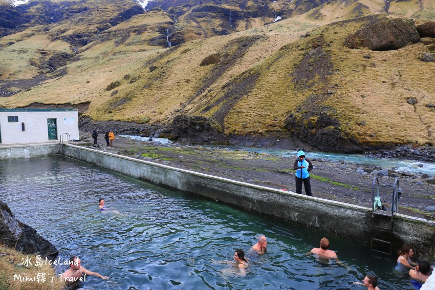 【冰島免費溫泉】Seljavallalaug 野溪溫泉：群山環繞，彩虹瀑布附近秘密溫泉游泳池。