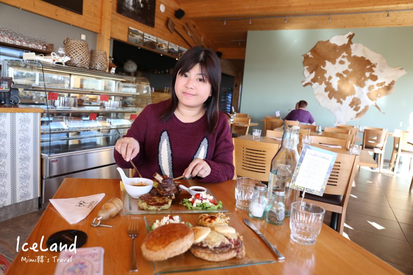 【冰島美食】Vogafjos Cafe：米湖人氣No.1，羊腿＆牛肉漢堡入味好豐盛