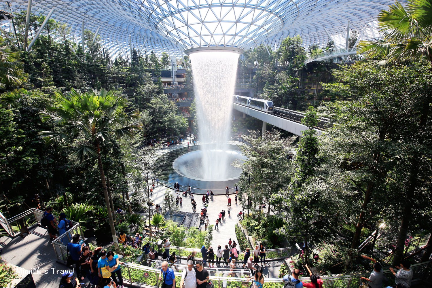 【新加坡】星耀樟宜 Jewel Changi Airport 玩樂重點攻略：世界最大室內瀑布＆植物園