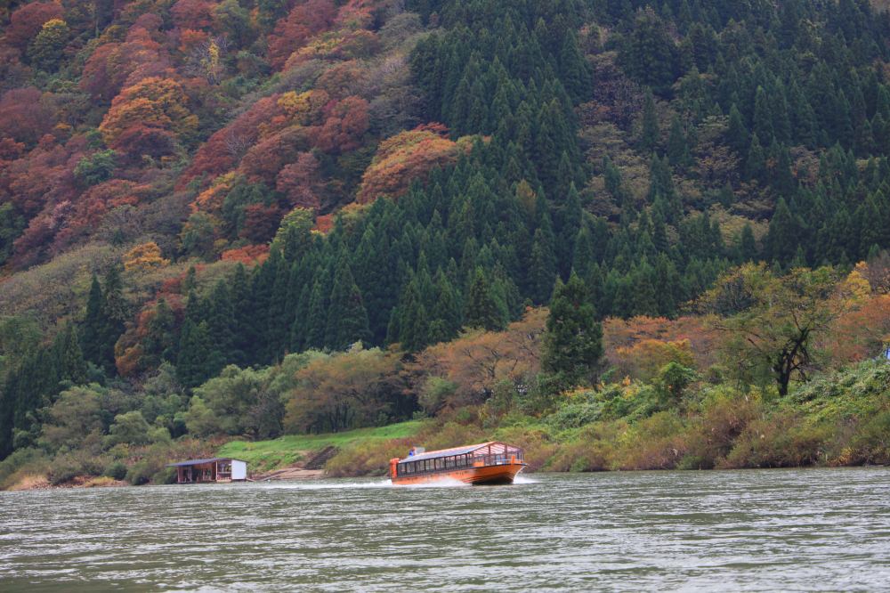 【山形景點】最上川芭蕉遊船預約購票攻略、交通建議，秋天冬天必訪推薦