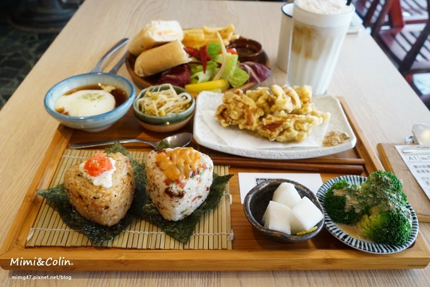 【高雄美食】柒壹喫堂：老屋韻味の日式早午餐！雙色飯糰好滋味、輕食料理吃完沒負擔。