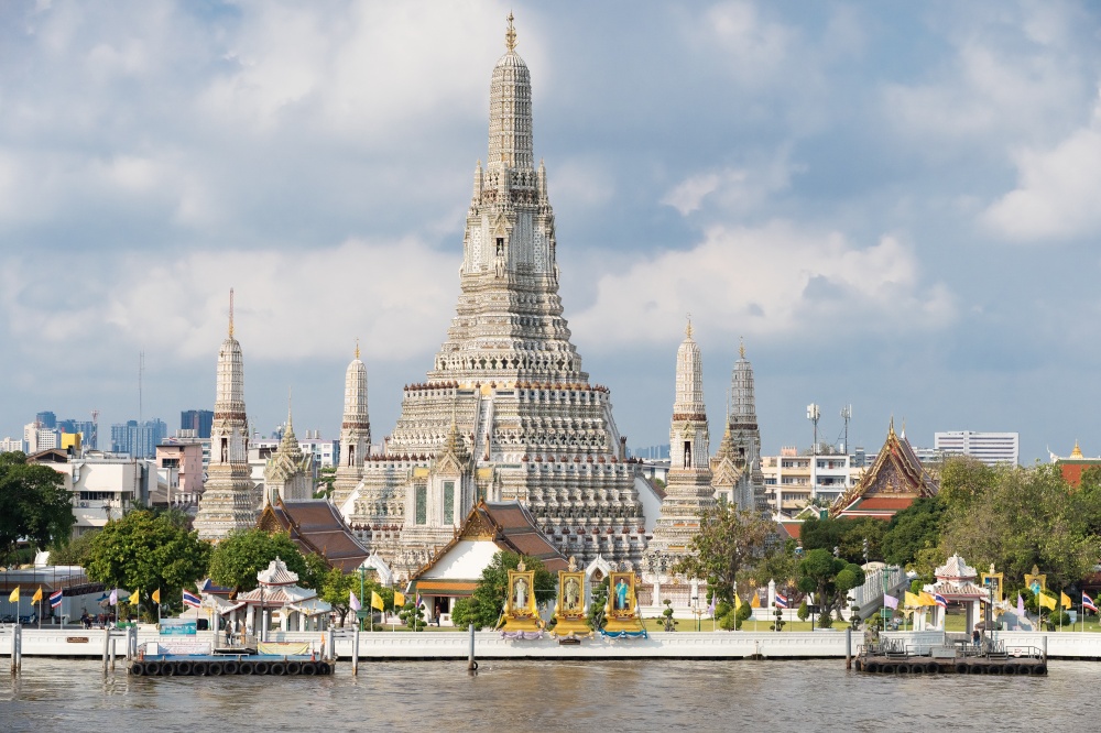 【泰國曼谷景點】鄭王廟Wat Arun(附交通搭船方式)：潔白莊嚴有泰國埃菲爾鐵塔美譽