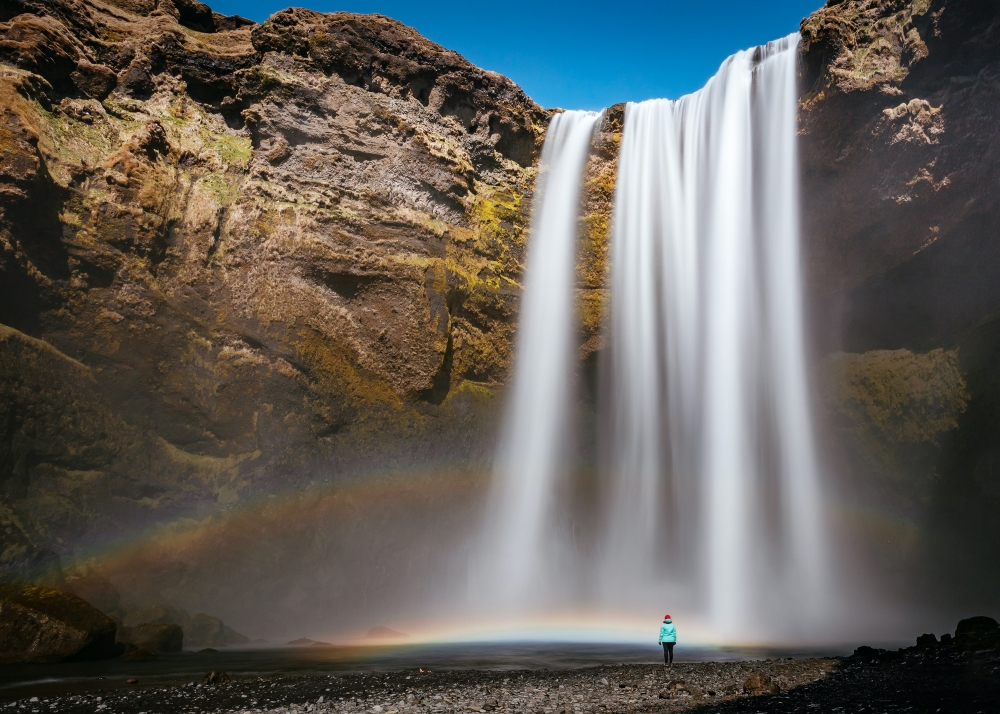 【冰島南部景點】Skogafoss 彩虹瀑布：入選冰島最美瀑布！據說有陽光95％會有彩虹