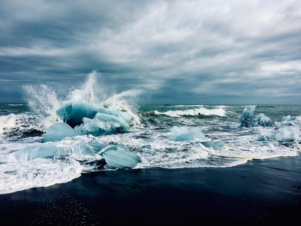 【冰島】鑽石海灘 Diamond Beach：實至名歸！好像鋪滿絕美寶石的特色景點