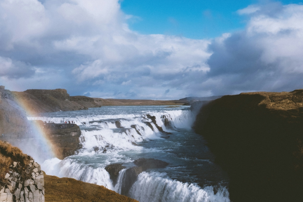 【冰島黃金圈景點】Gullfoss 古佛斯瀑布：兩大斷層氣勢磅礴，冰島南部必遊地標