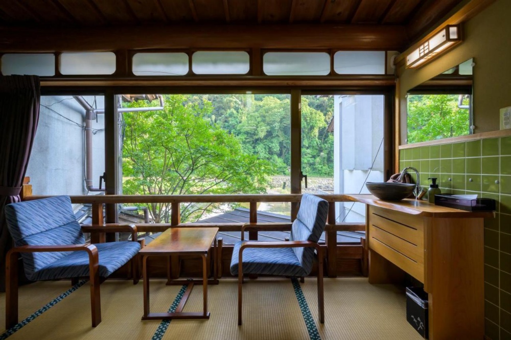 【三朝溫泉住宿推薦】精選8間人氣溫泉飯店｜罕見含鐳泉、交通方式、預算選擇全整理