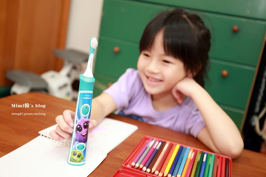 【生活家電】刷牙也能很好玩！飛利浦Sonicare兒童音波牙刷HX6322：可愛變化造型，手機連線玩遊戲，讓孩子從此乖乖刷牙。