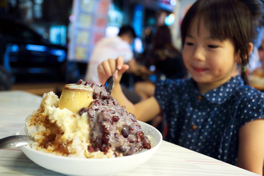 【台南美食】甜點．龍興冰品店：剉冰、水果冰、八寶冰通通有，料多味美好好吃~
