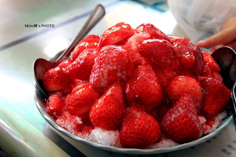 【台南．甜點】冰鄉水果店：冬季限定，多到滿出來的草莓牛奶冰，很佛心的價格~